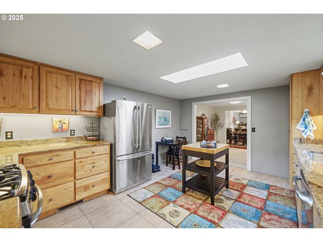 21 WESTBROOK Way, Eugene, OR 97405