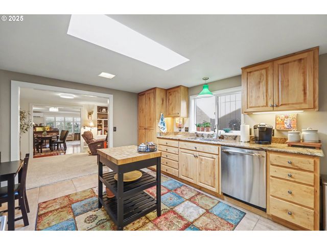 21 WESTBROOK Way, Eugene, OR 97405