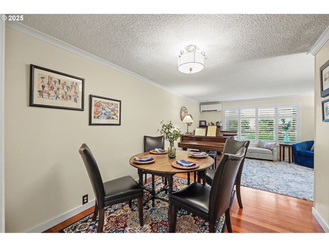 21 WESTBROOK Way, Eugene, OR 97405