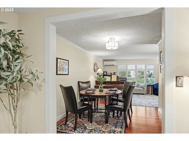 21 WESTBROOK Way, Eugene, OR 97405