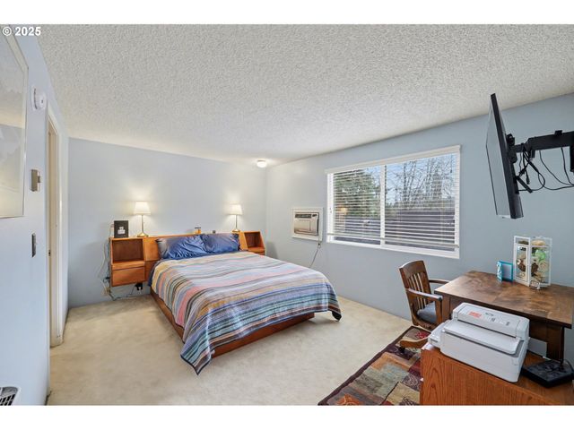 21 WESTBROOK Way, Eugene, OR 97405