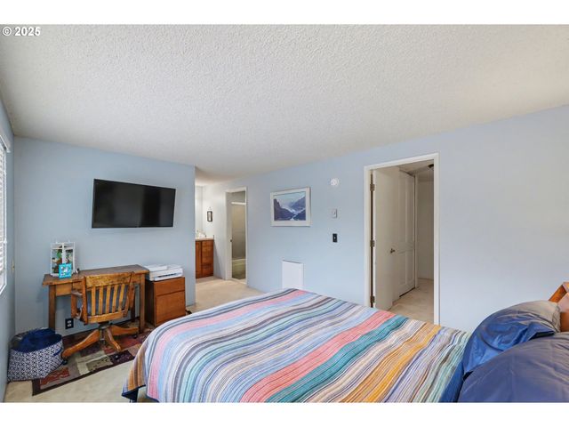 21 WESTBROOK Way, Eugene, OR 97405