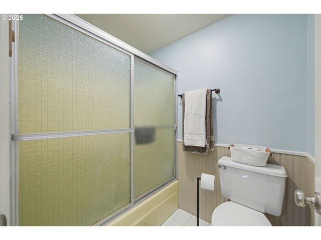 21 WESTBROOK Way, Eugene, OR 97405