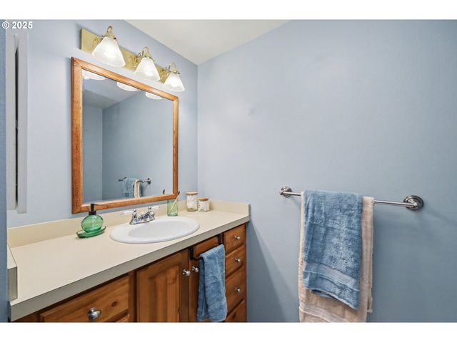 21 WESTBROOK Way, Eugene, OR 97405