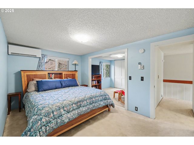 21 WESTBROOK Way, Eugene, OR 97405