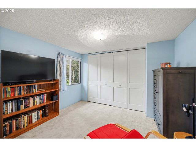 21 WESTBROOK Way, Eugene, OR 97405