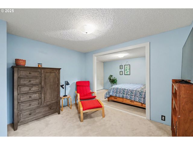 21 WESTBROOK Way, Eugene, OR 97405