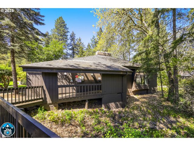 21 WESTBROOK Way, Eugene, OR 97405