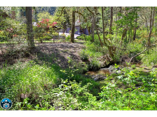 21 WESTBROOK Way, Eugene, OR 97405