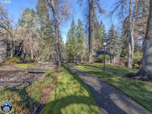 21 WESTBROOK Way, Eugene, OR 97405