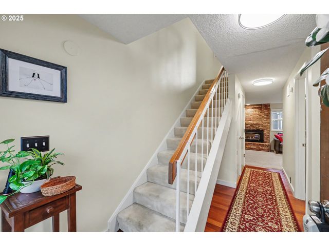 21 WESTBROOK Way, Eugene, OR 97405