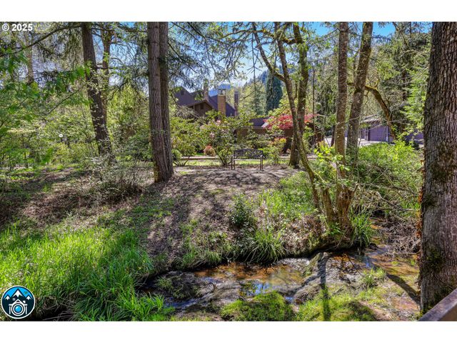 21 WESTBROOK Way, Eugene, OR 97405