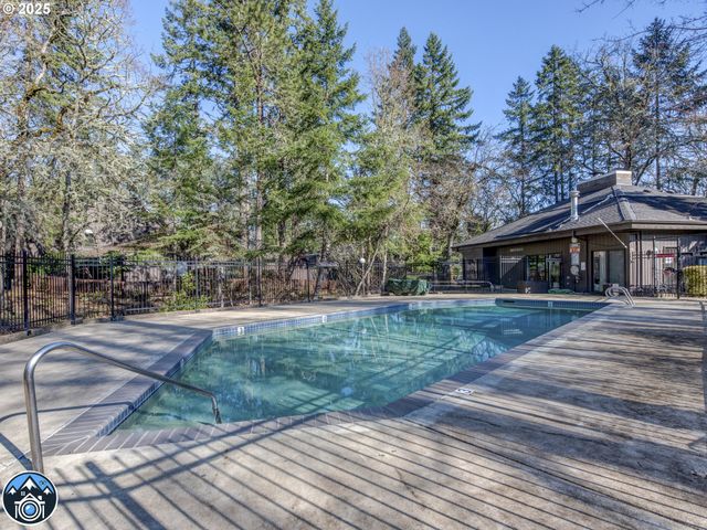 21 WESTBROOK Way, Eugene, OR 97405