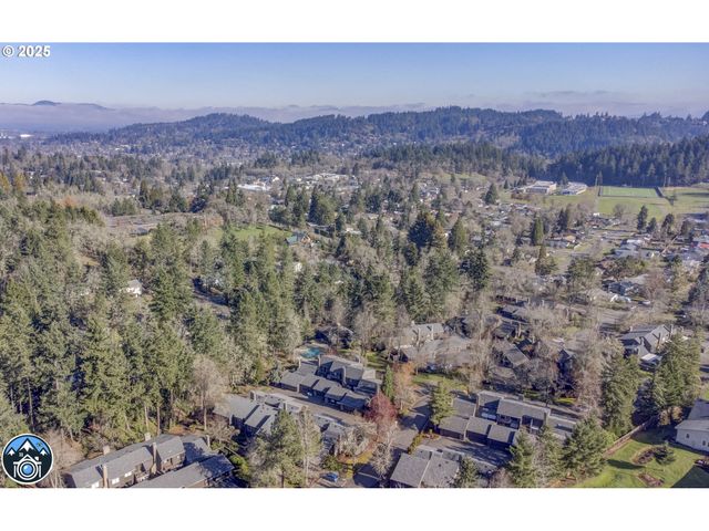 21 WESTBROOK Way, Eugene, OR 97405