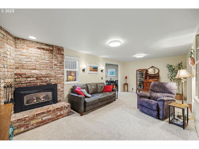 21 WESTBROOK Way, Eugene, OR 97405