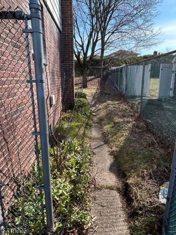 12 Ferry Hts, Fair Lawn Boro, NJ 07410