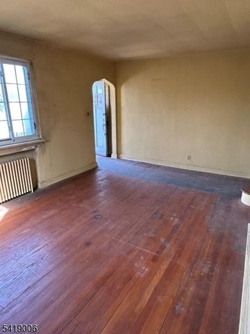 12 Ferry Hts, Fair Lawn Boro, NJ 07410