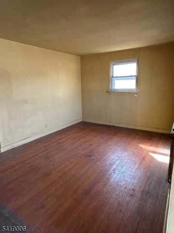 12 Ferry Hts, Fair Lawn Boro, NJ 07410