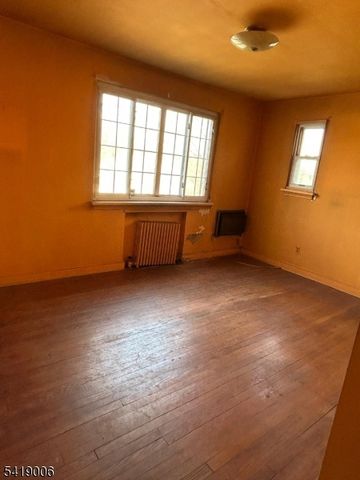 12 Ferry Hts, Fair Lawn Boro, NJ 07410