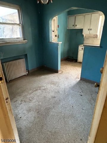 12 Ferry Hts, Fair Lawn Boro, NJ 07410