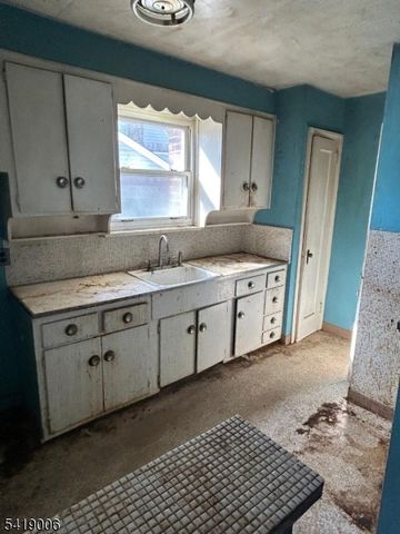 12 Ferry Hts, Fair Lawn Boro, NJ 07410