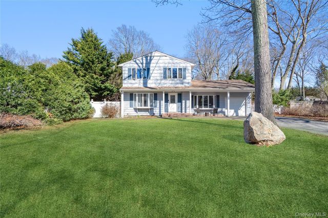 7 Washington Avenue, Miller Place, NY 11764