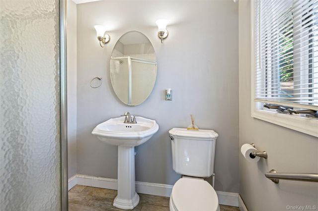 7 Washington Avenue, Miller Place, NY 11764