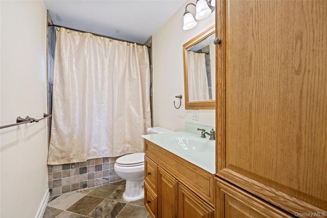 7 Washington Avenue, Miller Place, NY 11764