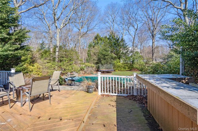 7 Washington Avenue, Miller Place, NY 11764