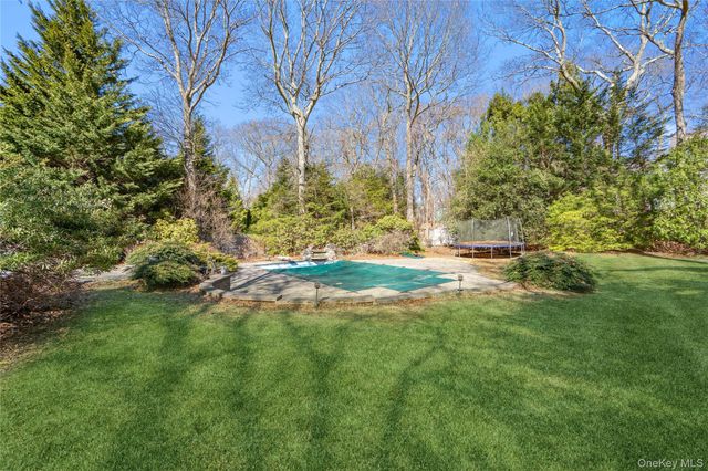 7 Washington Avenue, Miller Place, NY 11764