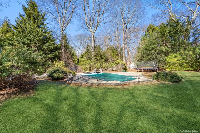 7 Washington Avenue, Miller Place, NY 11764