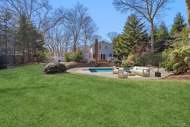 7 Washington Avenue, Miller Place, NY 11764