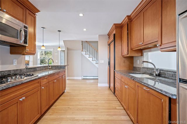 7 Washington Avenue, Miller Place, NY 11764