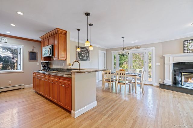 7 Washington Avenue, Miller Place, NY 11764