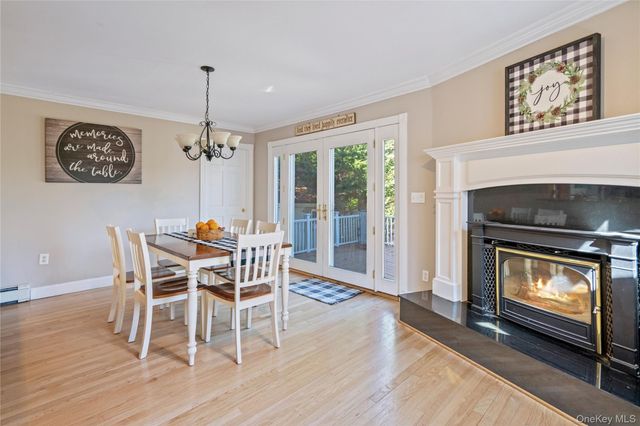 7 Washington Avenue, Miller Place, NY 11764