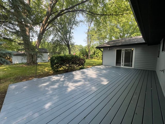 16260 W Arlington Drive, Libertyville, IL 60048