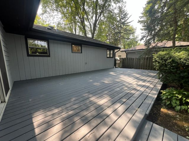 16260 W Arlington Drive, Libertyville, IL 60048