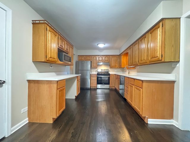 16260 W Arlington Drive, Libertyville, IL 60048