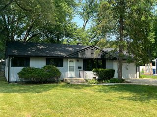 16260 W Arlington Drive, Libertyville, IL 60048