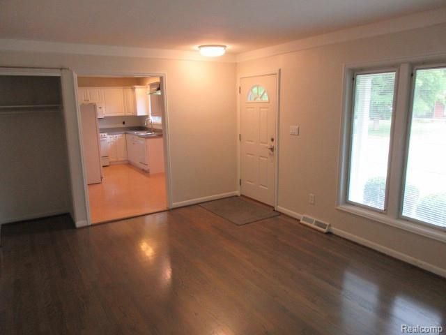 1236 Jenifer Avenue, Madison Heights, MI 48071