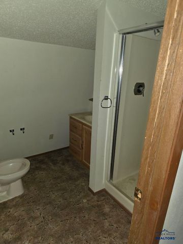 7015 GREENFIELD DR, Rapid City, SD 57701