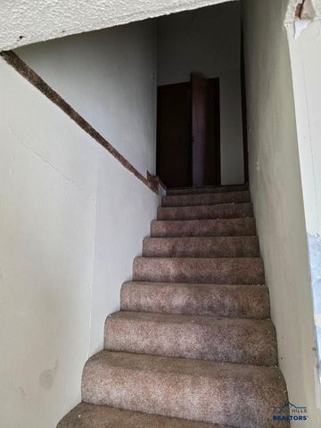 7015 GREENFIELD DR, Rapid City, SD 57701