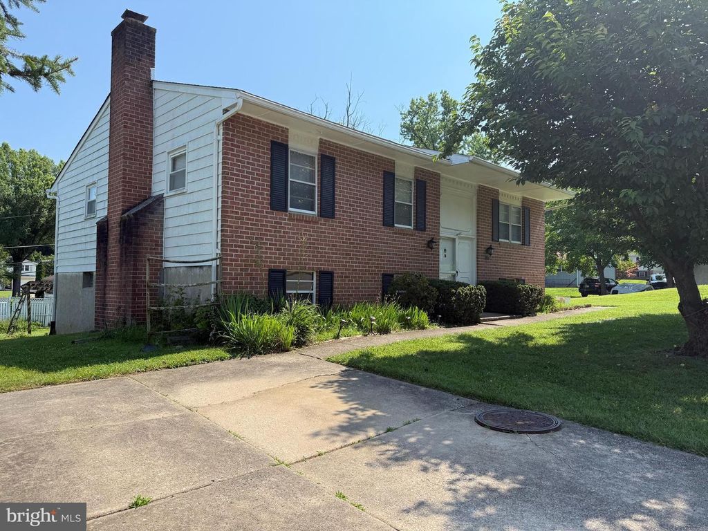 2124 CHANTILLA RD, Baltimore, MD 21228