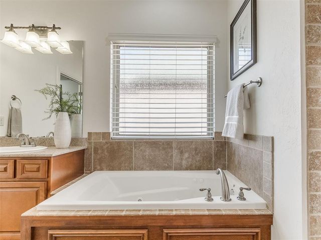 8413 NW 124th Circle, Oklahoma City, OK 73142
