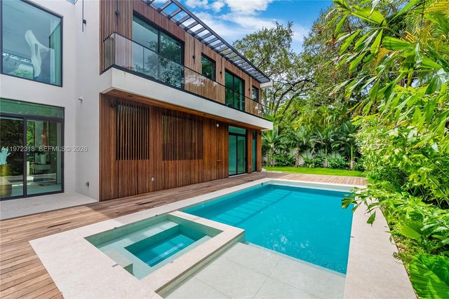 2800 Calusa St, Miami, FL 33133