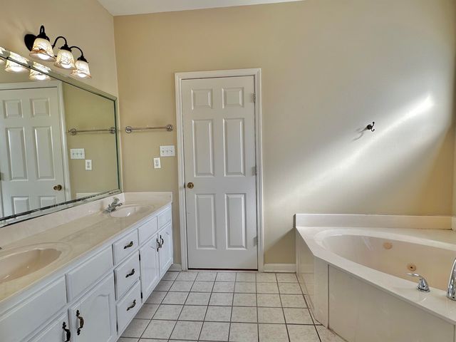 166 S RAIN HOLLOW CIR, Collierville, TN 38017