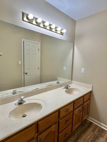 166 S RAIN HOLLOW CIR, Collierville, TN 38017