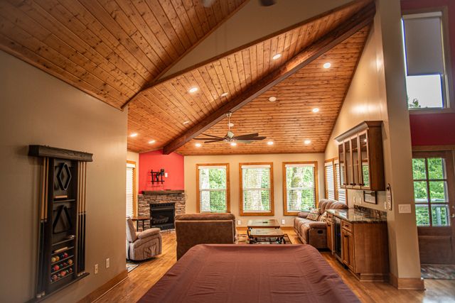 105 Bay Dr, Lancaster, TN 38569