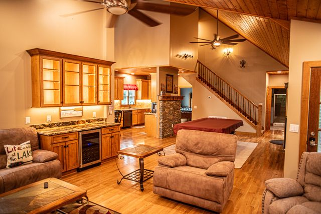 105 Bay Dr, Lancaster, TN 38569