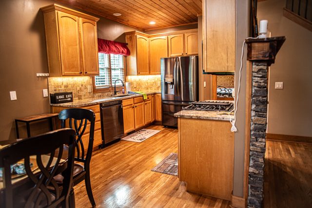 105 Bay Dr, Lancaster, TN 38569